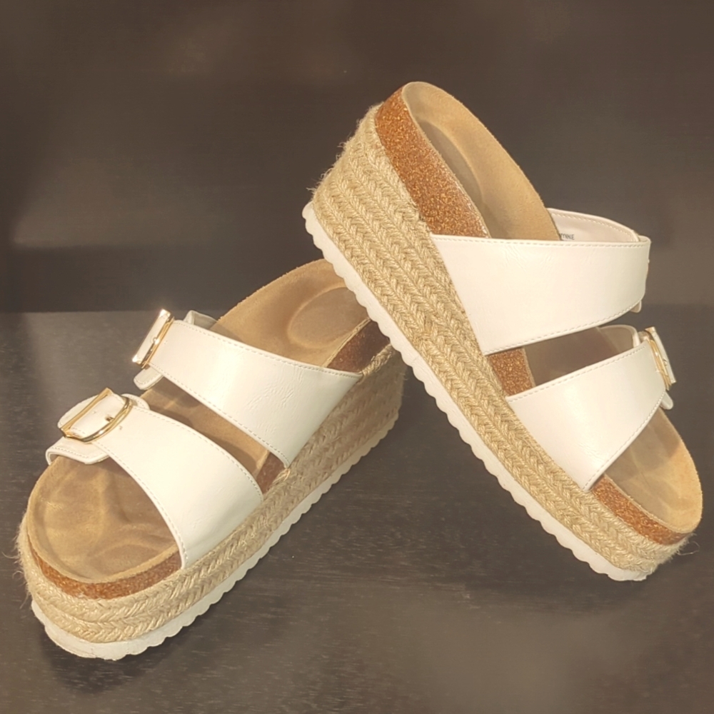 Shoedazzle White Woven Platform Slides 🤍🤎
